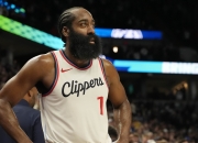 金年会-关于哈登回归赛场，突破纪录首场状态亮眼，G2观众沸腾！的信息