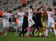 金年会-大奖赛巅峰对决！江汉烈马队读秒绝平江南风暴队，赛艇赛场再起波澜；目标直指冠军的简单介绍